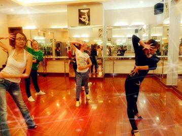 成人假期练舞蹈好吗视频,成人假期舞蹈锻炼指南-第1张图片-九色视频在线观看