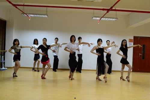 赫山庙成人舞蹈视频,探寻传统与现代交融的韵律之美-第1张图片-九色视频在线观看