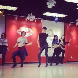 男教师舞蹈成人舞蹈视频,男教师成人舞蹈风采展示-第3张图片-九色视频在线观看