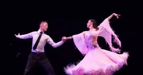 梅溪湖成人跳舞视频,成人舞蹈风采展示-第1张图片-九色视频在线观看