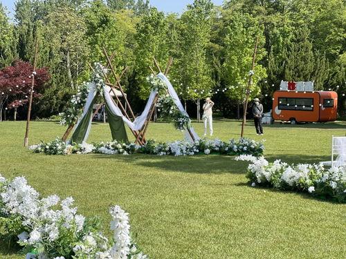 户外野餐成人草坪视频,捕捉自然与美食的完美邂逅-第3张图片-九色视频在线观看