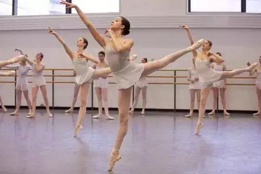 女成人舞蹈压腿动作视频-第1张图片-九色视频在线观看 女成人舞蹈压腿动作视频-第1张图片-九色视频在线观看