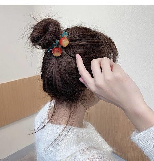 成人小发绳扎头发视频,视频教程教你如何用小发绳打造时尚发型-第1张图片-九色视频在线观看